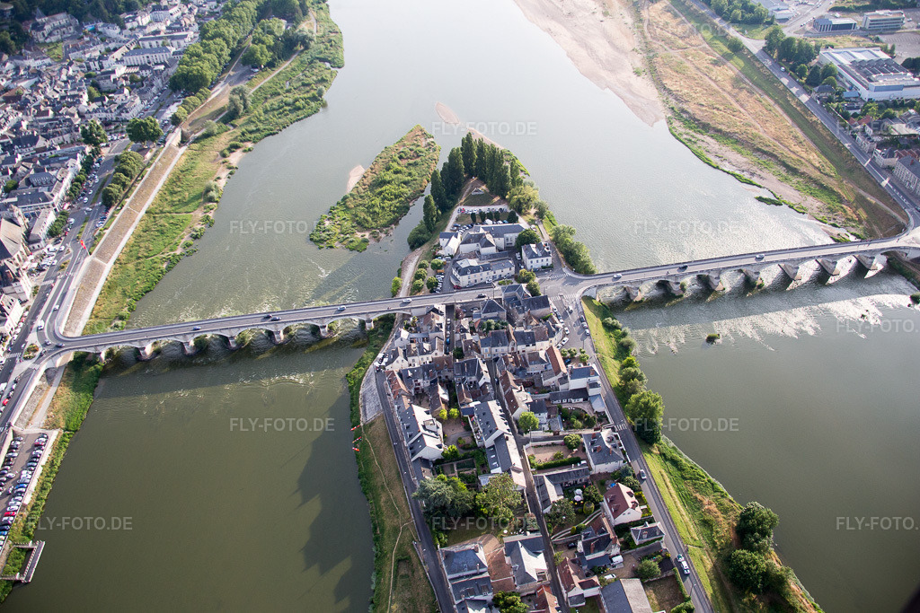 Luftbild: Ortsansicht in Amboise im Bundesland Indre-et-Loire in Frankreich. Foto: IMG_082361.jpg vom 20.06.2015 durch Werner Riehm/FLY-FOTO.de
