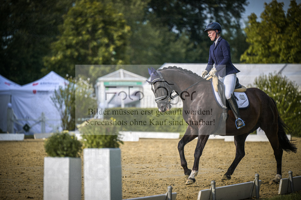 DOS_0541 | Entdecke hochwertige Reitturnierfotos von Foto Oger. Professionell, emotional und authentisch – jetzt Lieblingsmomente im Shop bestellen.Deutschlandweite Turnierfotografie. - Realisiert mit Pictrs.com