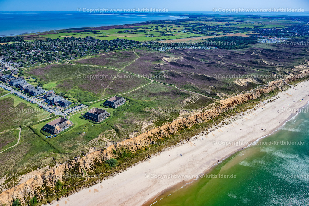 Sylt_Kampen_Rotes_Kliff_Strand_Ferienwohnung_Kliffsand_Syltluxus_Kurhausstrasse_ELS_0253130825 | KAMPEN (SYLT) 13.08.2025 Küsten- Landschaft an der Steilküste Rotes Kliff mit dem Hotel Rungholt in Kampen (Sylt) im Bundesland Schleswig-Holstein, Deutschland. // Coastal landscape on the steep coast of Rotes Kliff with the Hotel Rungholt in Kampen (Sylt) in the state Schleswig-Holstein, Germany. Foto: Martin Elsen