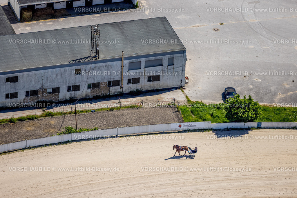 Gelsenkirchen230510943 | Luftbild, Trabrennbahn, Pferd und Jockey im Sulky, Feldmark, Gelsenkirchen, Ruhrgebiet, Nordrhein-Westfalen, Deutschland