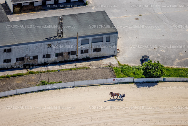 Gelsenkirchen230510943 | Luftbild, Trabrennbahn, Pferd und Jockey im Sulky, Feldmark, Gelsenkirchen, Ruhrgebiet, Nordrhein-Westfalen, Deutschland