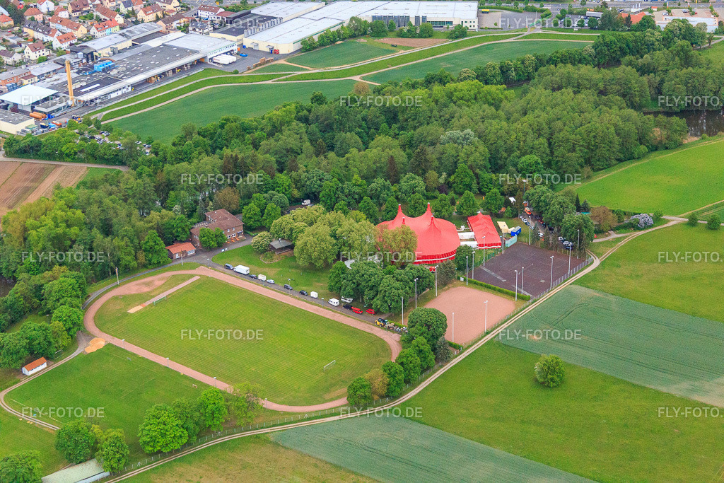 Sport- und Freizeitanlage Sennfeld am Sennfelder See | Luftbild: Sport- und Freizeitanlage Sennfeld am Sennfelder See in Sennfeld im Bundesland Bayern in Deutschland. Foto: IMG_079042.jpg vom 14.05.2015 durch Werner Riehm/FLY-FOTO.de - Realisiert mit Pictrs.com