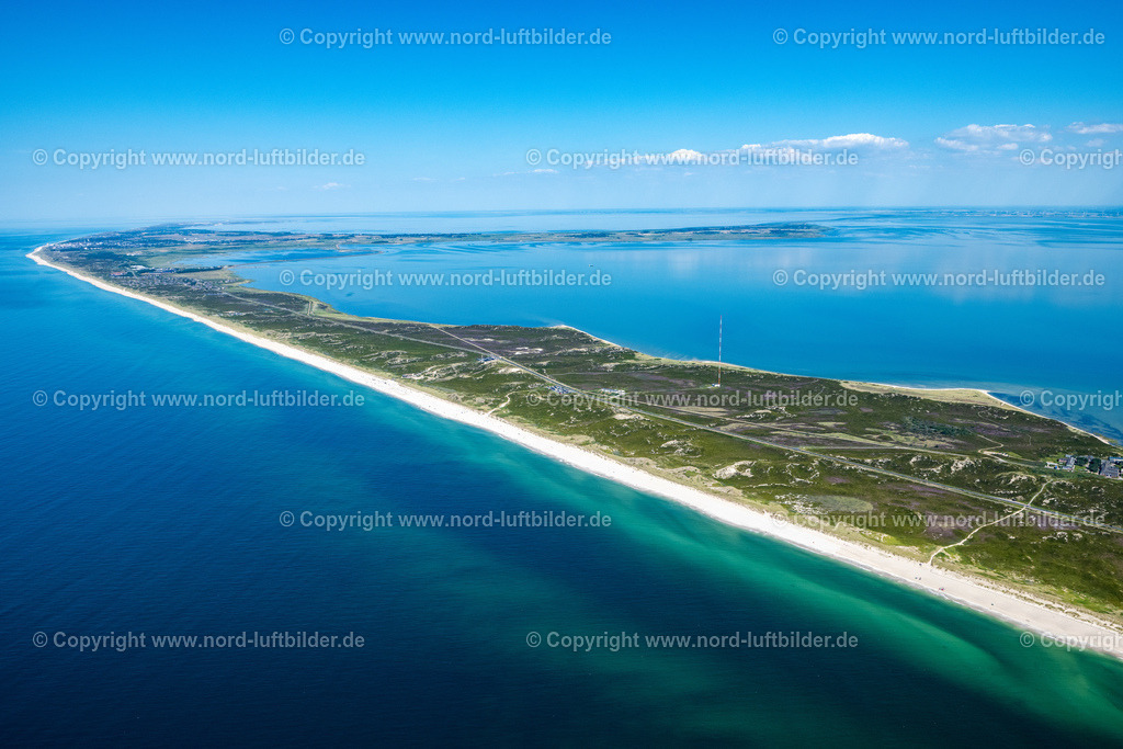 Sylt_Rantum_ELS_0307130822 | SYLT 13.08.2022 Ortsansicht an der Meeres-Küste der Nordsee in Rantum (Sylt) im Bundesland Schleswig-Holstein. // Townscape on the seacoast of North Sea in Rantum (Sylt) in the state Schleswig-Holstein. Foto: Martin Elsen