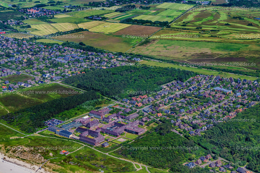 Sylt_Westerland_Asklepios_Nordseeklinik_Westerland_ELS_4889130625 | SYLT 13.08.2025 Klinikgelände des Krankenhauses " Asklepios Nordseeklinik " in Westerland (Sylt) auf der Insel Sylt im Bundesland Schleswig-Holstein, Deutschland. Weiterführende Informationen bei: Asklepios Kliniken Verwaltungsgesellschaft mbH. // Hospital grounds of the Clinic " Asklepios Nordseeklinik " in Westerland (Sylt) at the island Sylt in the state Schleswig-Holstein, Germany. Further information at: Asklepios Kliniken Verwaltungsgesellschaft mbH. Foto: Martin Elsen
