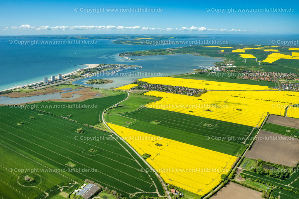 Fehmarn_Südstrand_Burg_ELS_4962150522 | FEHMARN 15.05.2022 Ortsansicht an der Meeres-Küste der Ostsee in Burg auf Fehmarn Südstrand im Bundesland Schleswig-Holstein. // Townscape on the seacoast of Baltic Sea in Burg auf Fehmarn in the state Schleswig-Holstein. Foto: Martin Elsen
