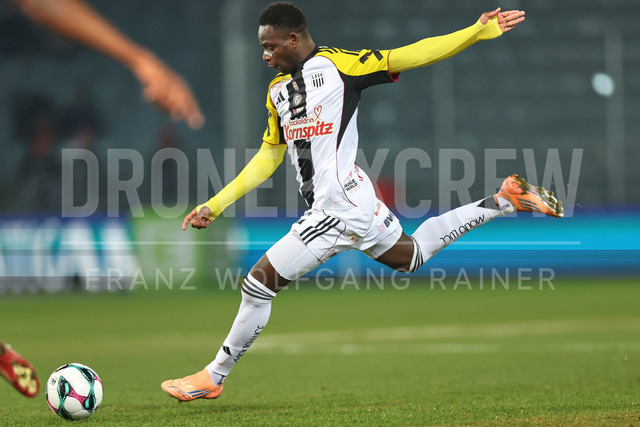 Austrian Bundesliga: Grazer AK 1902 vs LASK | GRAZ, AUSTRIA, 13.DEC.25 - SOCCER - ADMIRAL Bundesliga, Grazer AK 1902 vs LASK. The image shows Ismaila Coulibaly (Lask).