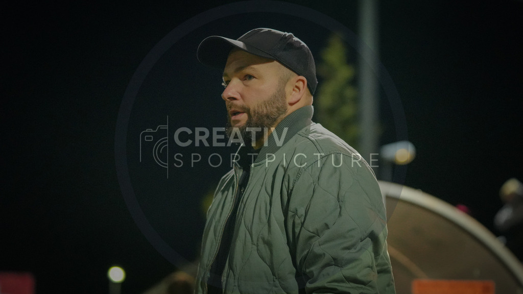 Fußball, Herren, Saison 2025/2026, Regionalliga Nordost, 20. Spieltag, FSV 63 Luckenwalde vs. 1.FC Magdeburg II, Mittwoch 04.03.2026, Werner-Seelenbinder-Stadion Luckenwalde, | Fußball, Herren, Saison 2025/2026, Regionalliga Nordost, 20. Spieltag, FSV 63 Luckenwalde vs. 1.FC Magdeburg II, Mittwoch 04.03.2026, Werner-Seelenbinder-Stadion Luckenwalde, Im Bild: Michael Braune (Trainer Luckenwalde) - Realisiert mit Pictrs.com