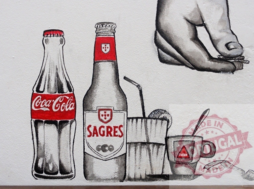 Street art mural depicting Portuguese drinks and payment | Black and white street art mural showing popular Portuguese drinks and a hand paying with coins - Realisiert mit Pictrs.com