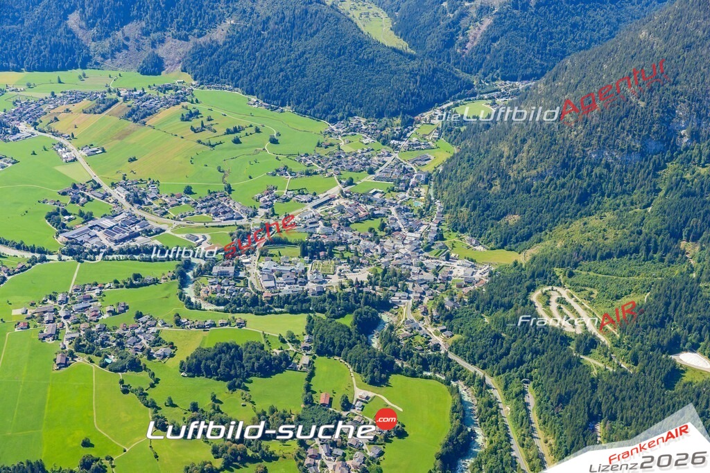 Luftaufnahme von Lofer - Die Luftaufnahme wurde 2025 vom UL-Flugzeug heraus erstellt ( keine Drohne ) - Hochauflösende Luftaufnahme - für professionelle Ausdrucke geeignet. Die Geschenkidee !Mit Lizenz und Bildrechte bestellbar