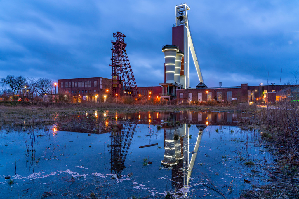 JT-220107 | Schachtanlage der ehemaligen Steinkohlenzeche Schlägel &amp; Eisen, Schacht 3/4/7, Herten, NRW, Deutschland, Schachtanlage der ehemaligen Steinkohlenzeche Schlägel &amp; Eisen, Schacht 3/4/7, Beleuchtung, Illumination von Schacht 4, Herten, NRW, Deutschland, Schachtanlage der ehemaligen Steinkohlenzeche Schlägel &amp; Eisen, Schacht 3/4/7, Beleuchtung, Illumination von Schacht 4, Herten, NRW, Deutschland,  - Realisiert mit Pictrs.com