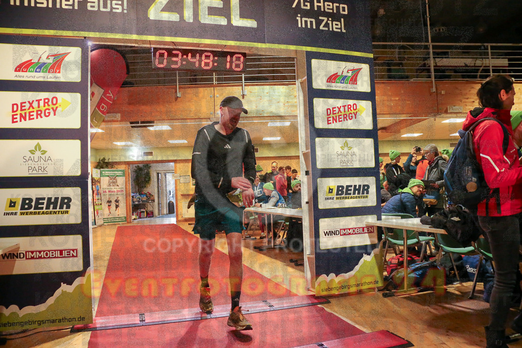 241208_1251_EX1_7996 | Sportfotografie im Rhein-Sieg Kreis, Köln, Bonn, NRW, Rheinland Pfalz, Hessen, etc. Unser Tätigkeitsfeld umfasst den Laufsport vom Volkslauf über den Marathon, Duathlon, Triathon bis zum Ultralauf wie Kölnpfad Ultra oder Schindertrail.