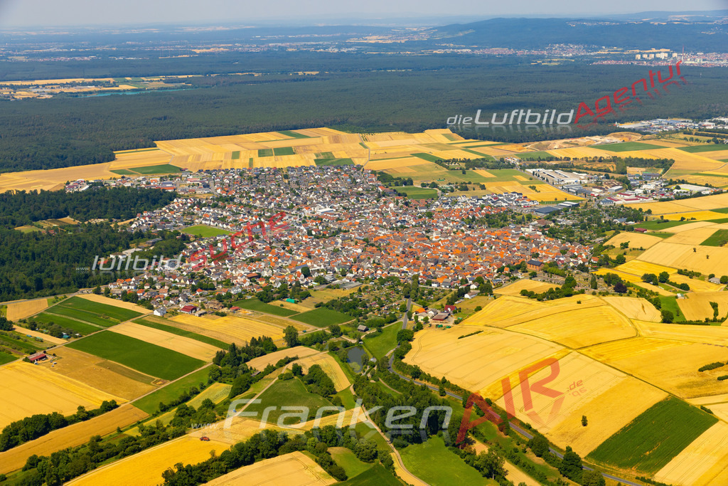 schaafheim-864-2023 | Das Luftbild zeigt :  Schaafheim - Die Luftaufnahme wurde 2023 vom UL-Flugzeug aus erstellt ( keine Drohne ) - 
Hochauflösende Luftaufnahme - Für grossformatige Ausdrucke geeignet. Die Geschenkidee !
Mit Lizenz und Bildrechte bestellbar
