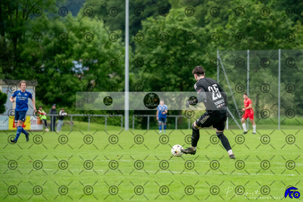 20240524_FC-Oftringen 1 vs FC Frick_198 | Sport und Naturfotografie von Roberto Esposito zeigt echte Momente Bewegung und die Schönheit der Natur. Ausdrucksstarke Bilder schaffen Emotionen.
