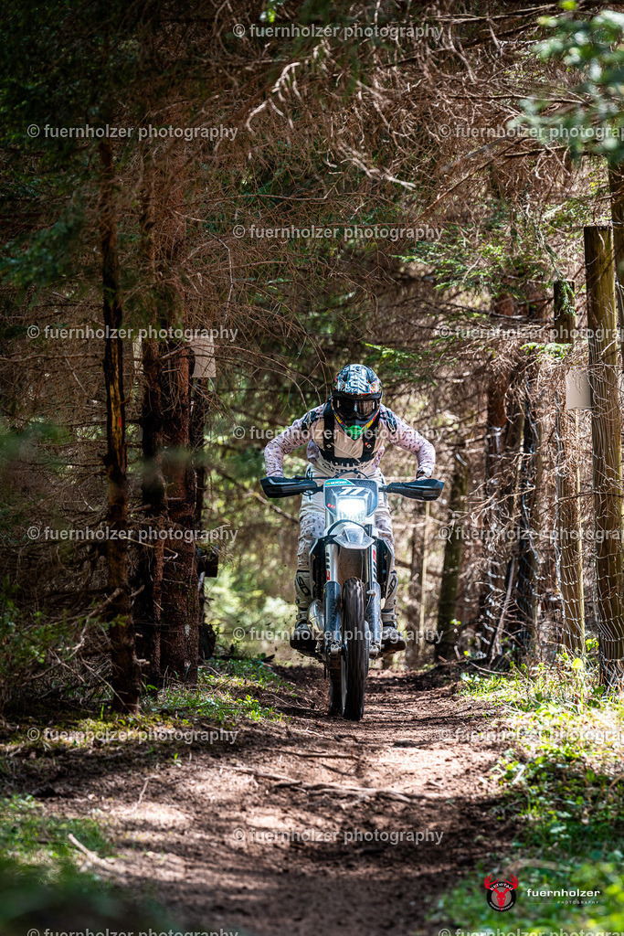 fuernholzer_250501-C2-348 | Fotografische Impressionen von der Red Stag Enduro Extreme by fuernholzer-photography.com. Endurosport in Österreich fotografisch festgehalten von fuernholzer. Auftragsfotografie für Private, Gewerbefotos und Industriefotografie. Eventfotografie, Sportfotografie und Motorsportfotografie. Anbieter von Fotoworkshops, Fototraining, fotografischen Vorträgen und Fotoseminaren.