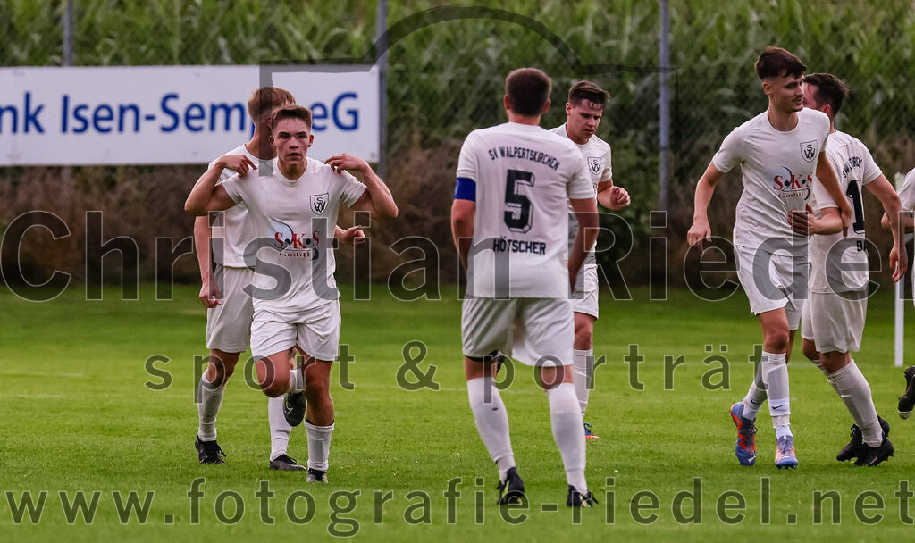 2023-08-04_055_SV_Walpertskirchen_gegen_FC_Finsing | Walpertskirchen, Deutschland, 04.08.2023:
Fußball, Kreisliga 2023 / 2024, 2. Spieltag, SV Walpertskirchen gegen FC Finsing, Endergebnis: 3:3

Adrian Alexy (SV Walpertskirchen, #41), Thomas Hötscher (SV Walpertskirchen, #5)

Foto: Christian Riedel / fotografie-riedel.net
