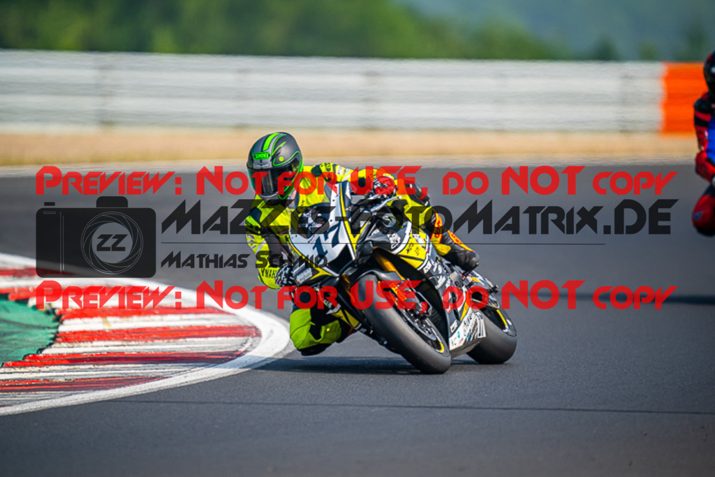 MaZZes_FotoMatrix_220626_6169 | PROSUPERSTOCK