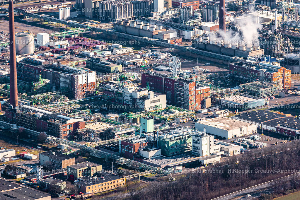 Luftbilder Dormagen -6791 | Technische Anlagen im Industriegebiet Chempark Dormagen im Ortsteil Chorweiler in Köln im Bundesland Nordrhein-Westfalen. Der Produktionsschwerpunkt des Standorts liegt auf der Entwicklung und Herstellung von Pflanzenschutzmitteln, Polymeren, Kunststoffen und Kautschuken - Realisiert mit Pictrs.com