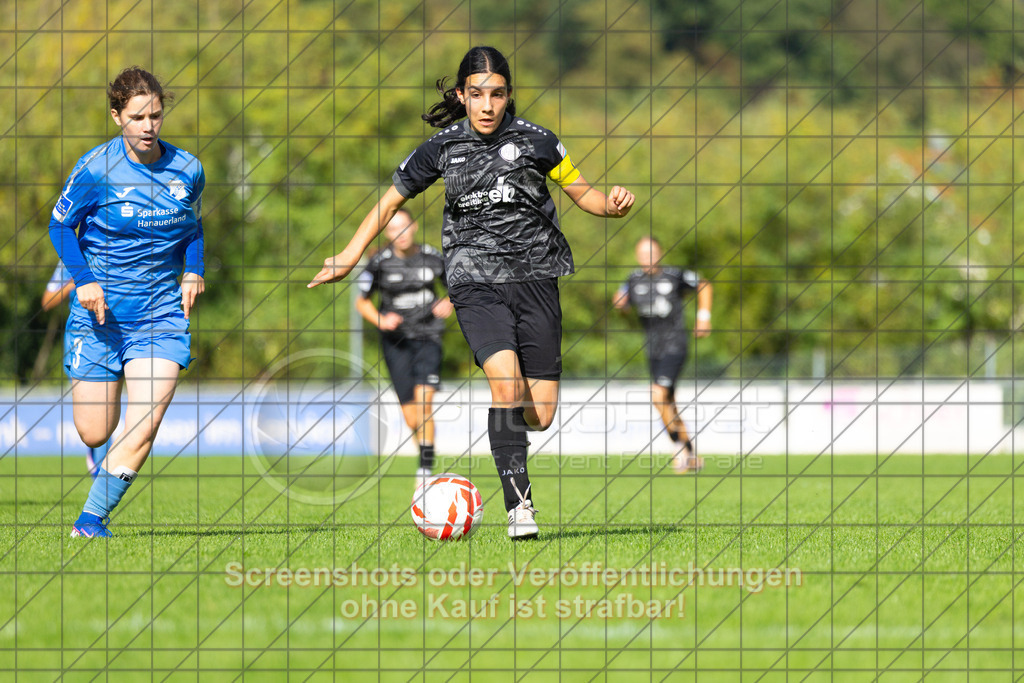 20261010_142014_0040_(c)_by_PhotoPeet | #,1.FC Donzdorf (schwarz) vs. SC Sand (blau), Fußball, EnBW-Oberliga B -Juniorinnen, 05. Spieltag, Saison 2026/2027, Rasenplatz Lautertal Stadion, Süßener Straße 16, 73072 Donzdorf, 10.10.2026 - 14:00 Uhr,Foto: PhotoPeet / Sport- &amp; Eventfotografie / Peter Harich
