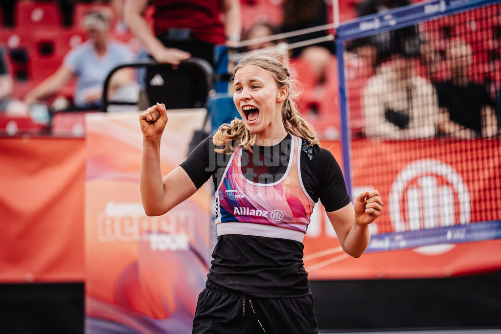 Beachvolleyball | Frauen | Allianz German Beach Tour 2025 | Tourstop München | 04.07.2025 | Josefine Schäkel jubelt