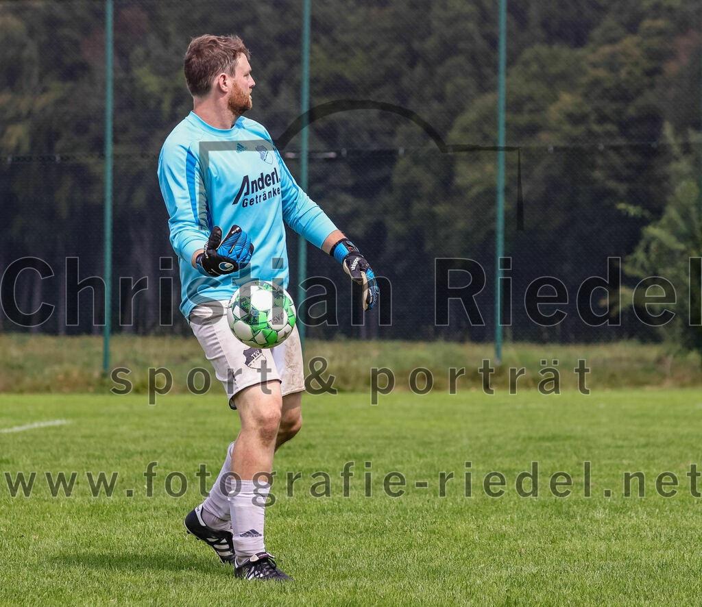 2023-09-03_035_TSV_Oberpframmern_II_gegen_TSV_Hohenbrunn_II | Oberpframmern, Deutschland, 03.09.2023:
Fußball, B-Klasse 2023 / 2024, 3. Spieltag, TSV Oberpframmern II gegen TSV Hohenbrunn II, Endergebnis: 0:2

Torwart Andreas Kronester (TSV Oberpframmern, #1)

Foto: Christian Riedel / fotografie-riedel.net
