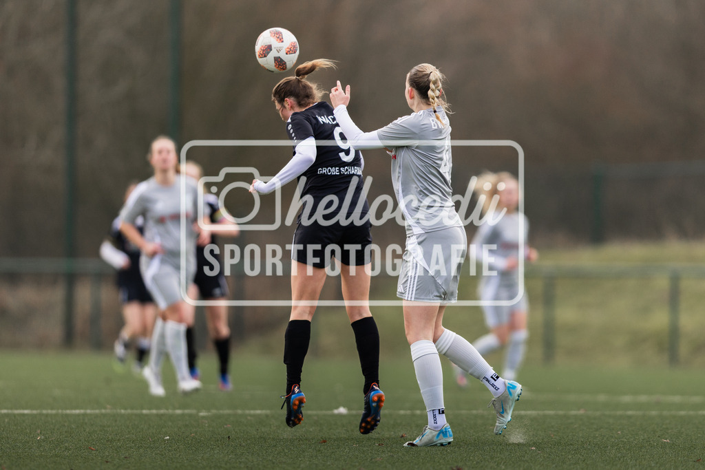 Fußball I Frauen I Saison 2025-2026 I Testspiel I DjK Wacker Mecklenbeck - BW Hollage I 08.02.2026-064 | Katrin Große-Scharmann (9, Wacker Mecklenbeck) Stine Blancke (4, BW Hollage) - Realisiert mit Pictrs.com