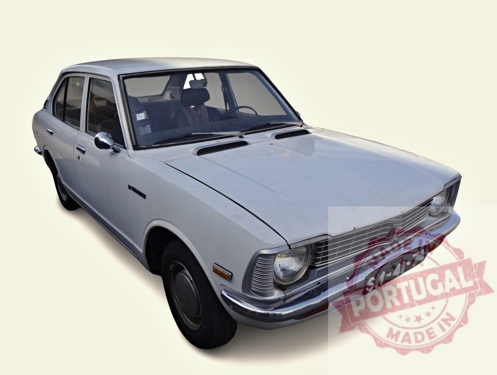 White Toyota Corolla parked on a white background | Classic white Toyota Corolla car parked on a seamless white background, showing its vintage design - Realisiert mit Pictrs.com