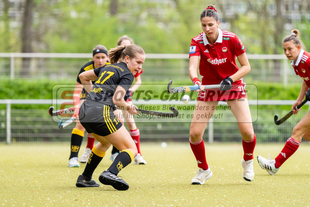HK_20240407_100165 | 1. Bundesliga Hockey Damen Rot-Weiss Köln - Harvestehuder THC am 7.4.2024 Rot-Weiss Köln, Köln , Bauer Kataharina ( Harvestehuder THC #17 ) , Maja Weber ( Rot-Weiss Köln #21 )