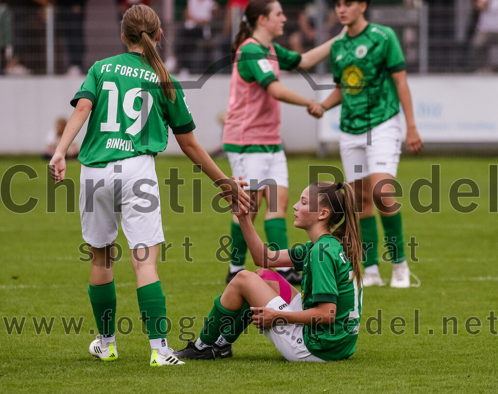 2023-10-07_094_FC_Forstern_gegen_Karlsruher_SC | Forstern, Deutschland, 07.10.2023:
Fußball, B-Juniorinnen-Bundesliga Süd 2023 / 2024, 4. Spieltag, FC Forstern gegen Karlsruher SC, Endergebnis: 1:1

Martyna Binkul (FC Forstern, #19), Amelie Mayr (FC Forstern, #18)

Foto: Christian Riedel / fotografie-riedel.net