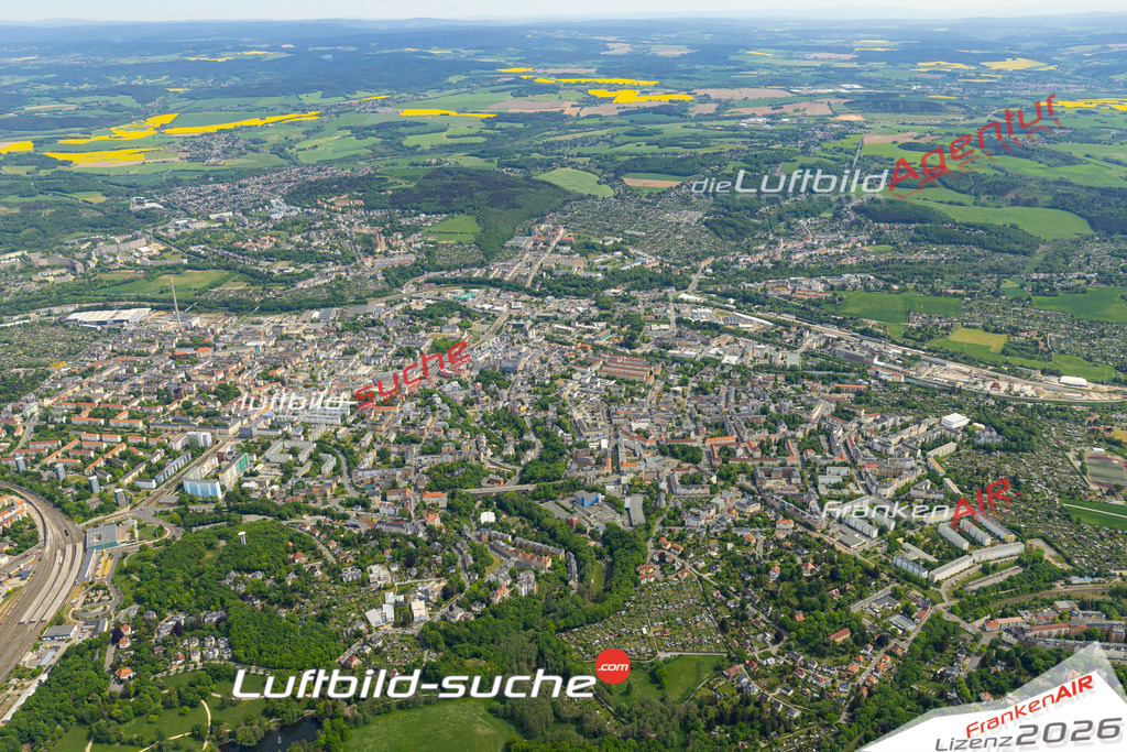 Das Luftbild der Stadt Plauen wurde 2022 vom Flugzeug heraus erstellt (keine Drohnen-Aufnahmen) Aufnahmehöhe ca.450 Meter- hohe Bildauflösung und Druck-Qualität. Garantiert!