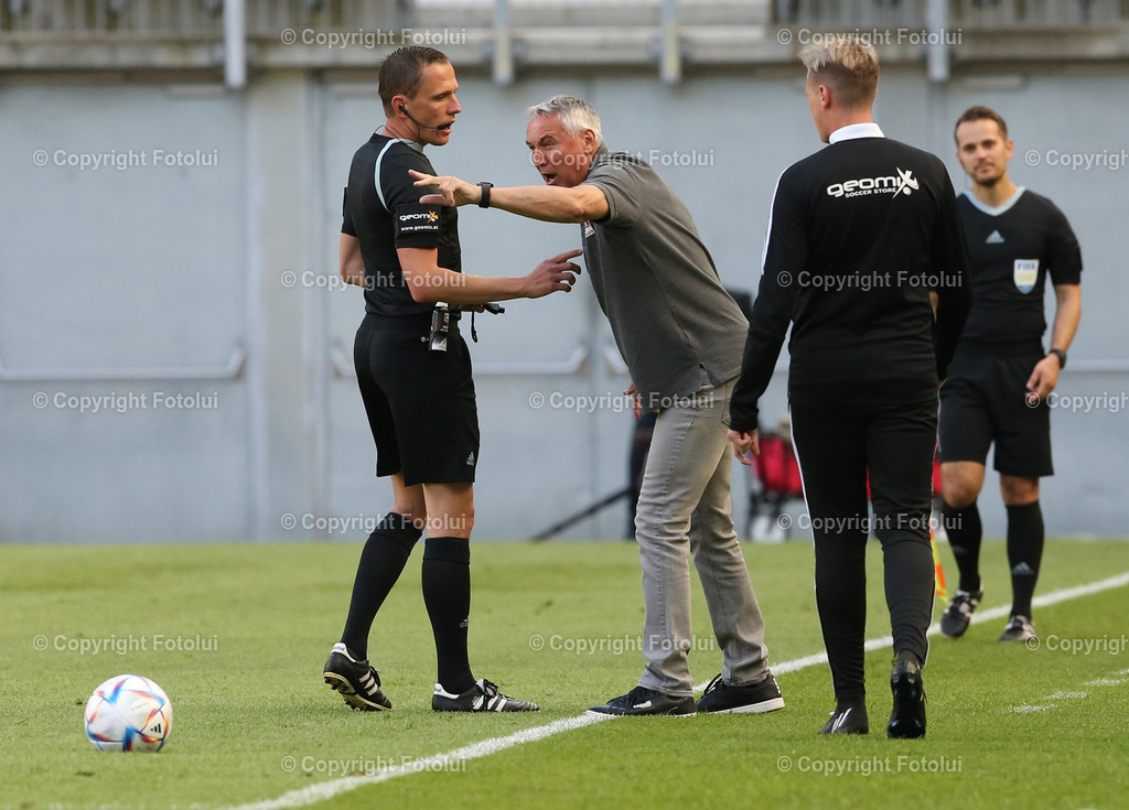 A_LUI_03062023_04 | SPORT,FUSSBALL,ADMIRAL BUNDESLIGA AUSTRIA KLAGENFURT-SK RAPID WIEN 03.06.2023 IM BILD: PETER PACULT (KLAGENFURT) UND SCHIEDSRICHTER SEBASTIAN GISHAMER IN HITZIGER DISKUSSION FOTOLUI/MW

