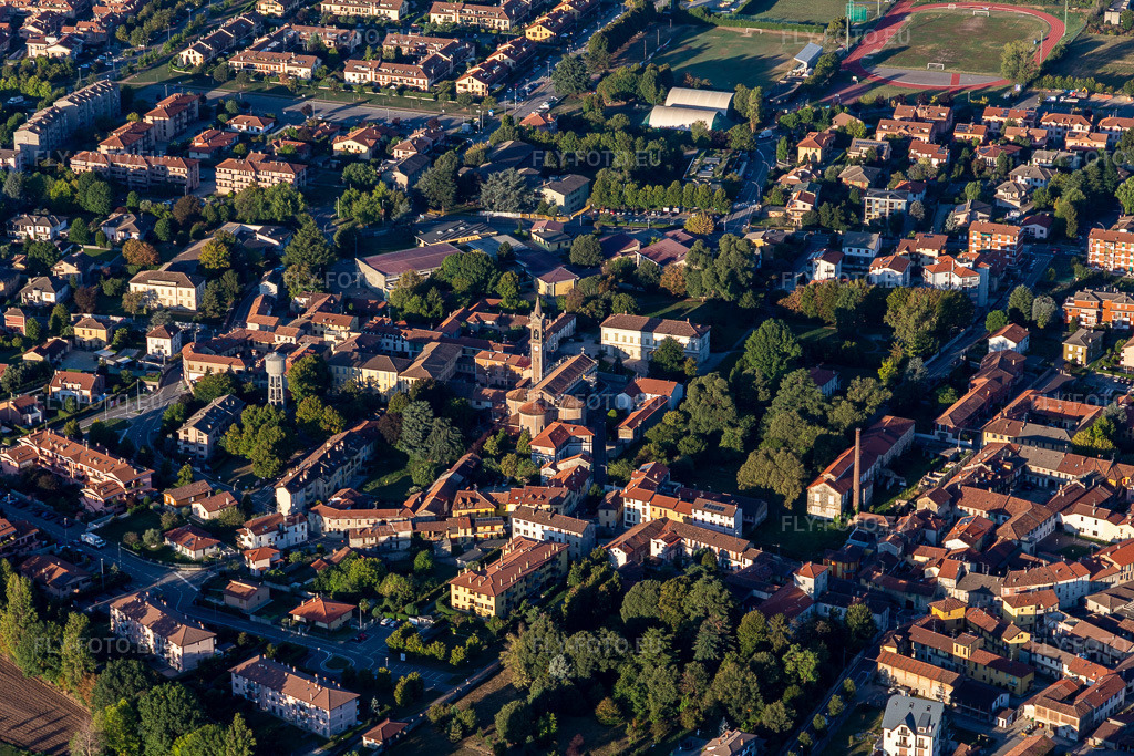 Vue aérienne: Église des SS Pietro e Paolo à Gessate dans le département Lombardie, Italie. Photo: IMG_134515.jpg prise le 19/09/2022 par Werner Riehm/FLY-FOTO.euRésolution de l'original: 5472 x 3648 pxChiesa di San Pietro e Paolo - Comune di Gessate