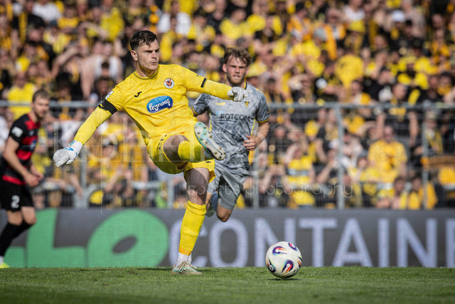 German 3rd Division, Viktoria Koeln vs. Alemannia Aachen, 10.05.2026 | KOELN, GERMANY - MAY 10, 2026:  David Richter (Viktoria Köln, 26) during the 3rd division match on gameday 37 between Viktoria Koeln vs. Alemannia Aachen at the Sportpark Hoehenberg on May 10, 2026 in Koeln, Germany. DFL REGULATIONS PROHIBIT ANY USE OF PHOTOGRAPHS AS IMAGE SEQUENCES AND/OR QUASI-VIDEO.