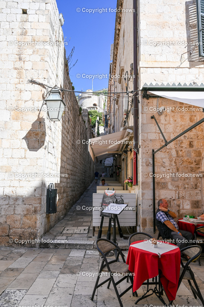 Kroatien_ Dubrovnik_ 11.10.2023-18 | 11.10.2023, Kroatien, HRV, Dubrovnik im Bild Gastronomie, Tourismus, Touristen, Sehenswuerdigkeiten, Stadtansichten



eine Stadt im suedlichen Kroatien an der Adriakueste in der Gespannschaft Dubrovnik-Nereveta. Die Altstadt wurde im Jahr 1979 von der UNESCO in die Liste des Weltkulturerbes aufgenommen.
