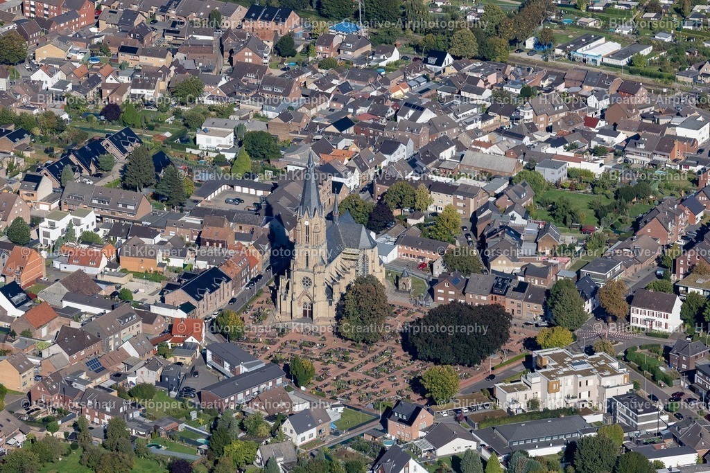 Lufbilder Grevenbroich-5732 | Katholische Pfarrkirche St. Mariä Himmelfahrt in Gustorf - Realisiert mit Pictrs.com