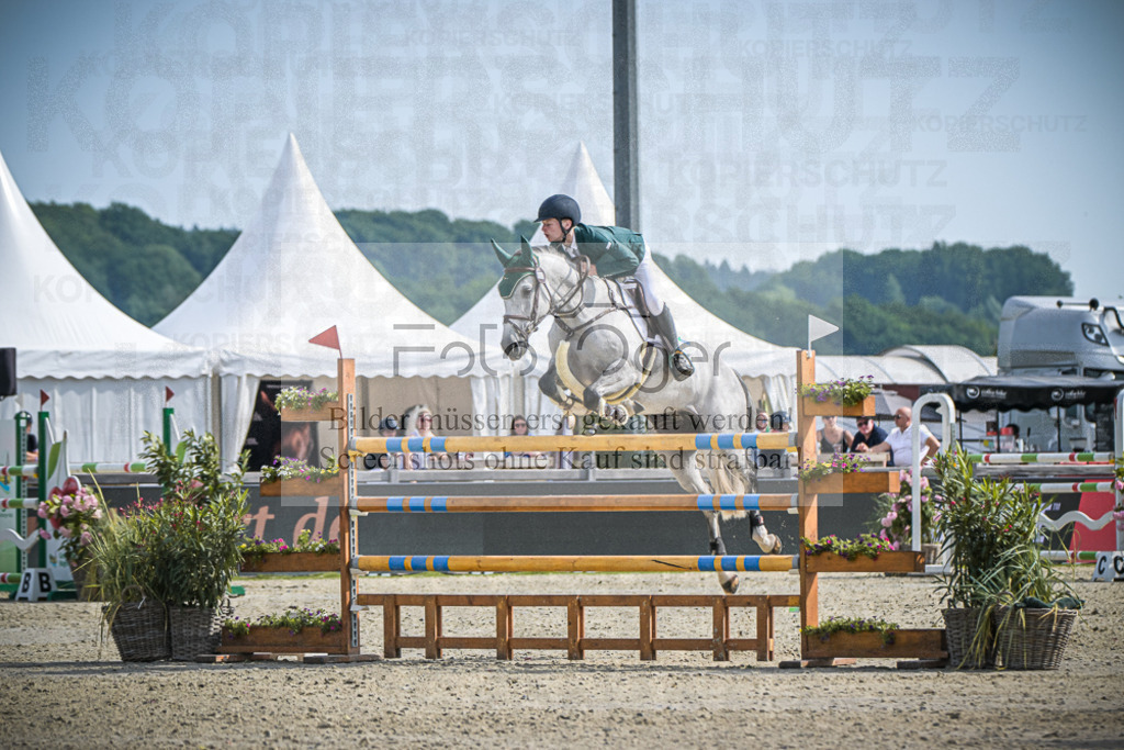 DOS_0433 | Entdecke hochwertige Reitturnierfotos von Foto Oger. Professionell, emotional und authentisch – jetzt Lieblingsmomente im Shop bestellen. - Realisiert mit Pictrs.com