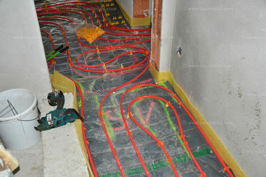 bib-lg16-heizung-0046 | Nach LV-Leistungsgruppen sortierte Detailfotos über den Bau eines Hauses. Alle Hausbau-Bilder direkt vom Urheber und Autor der Website Haus-Selber-Bauen.com