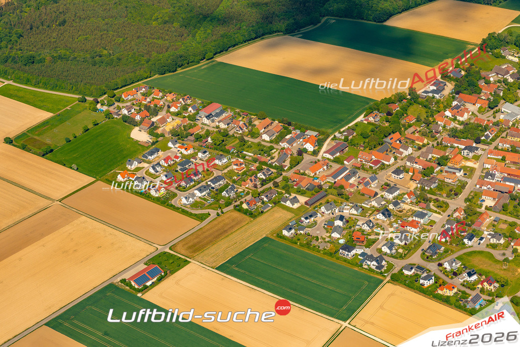 Das Luftbild zeigt :  Allmannshofen - Die Luftaufnahme wurde 2024 vom UL-Flugzeug aus erstellt ( keine Drohne ) - Hochauflösende Luftaufnahme - Für grossformatige Ausdrucke geeignet. Die Geschenkidee !Mit Lizenz und Bildrechte bestellbar