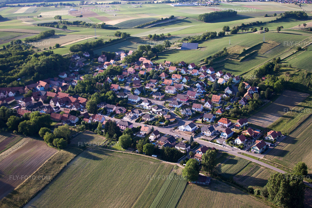 Aerial view: View of the town in Neewiller-près-Lauterbourg in the state Bas-Rhin, France.Photo: IMG_66616.jpg taken on 06/05/2014 by Werner Riehm/FLY-FOTO.comResolution of the original: 4752 x 3168 px