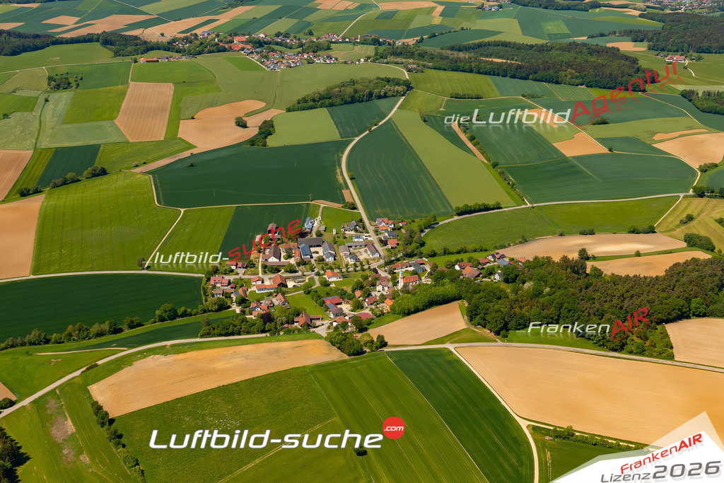 Das Luftbild zeigt : Veitsbuch Weng - Die Luftaufnahme wurde 2024 vom UL-Flugzeug aus erstellt ( keine Drohne ) - Hochauflösende Luftaufnahme - Für grossformatige Ausdrucke geeignet. Die Geschenkidee !Mit Lizenz und Bildrechte bestellbar