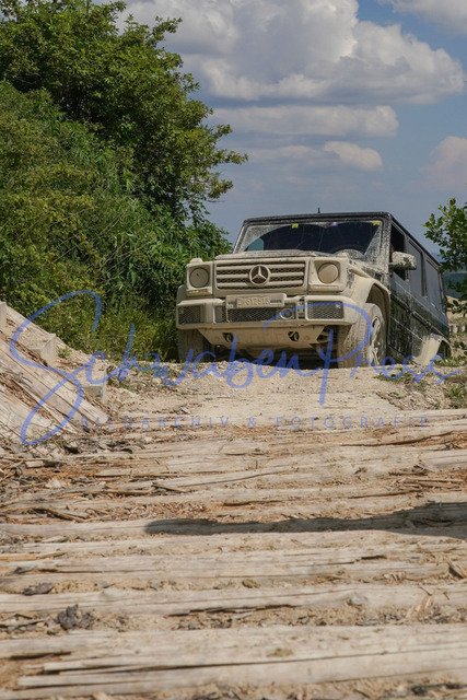 DSC09301 | Vierradfahrzeuge testen unterschiedliches Terrain - ueber Stock und Stein

Offroad Grundkurs im Steinbruch. Unterschiedliche Fahrgegebenheiten mit dem gelaendegaengigem Offroad-Fahrzeug. 

Deutschland, Geisingen, Steinbruch Meichle und Mohr, 10.06.2023