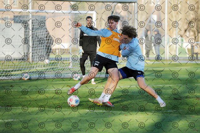 RGE_8340b | Hertha BSC, 2.Bundesliga, Herren, Training, Saison 2025/26, im Bild von li.: Kennet Eichhorn ( Hertha BSC ), Soufian Gouram ( Hertha BSC ),  Fotograf: Ralf Gebhardt - Realisiert mit Pictrs.com