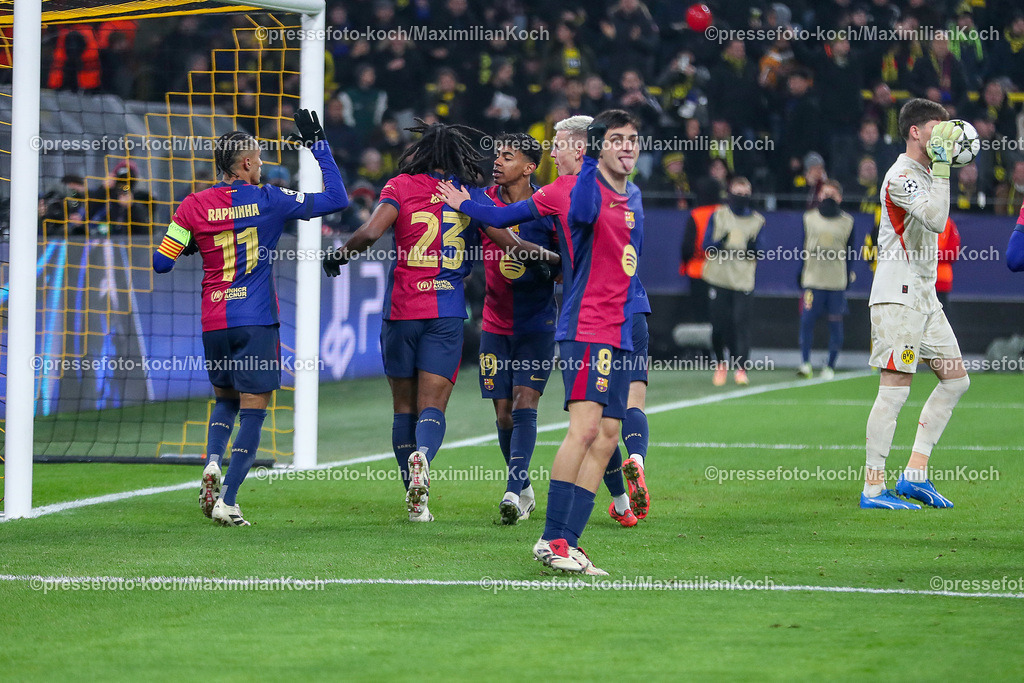 UCL11122401053 | 11.12.2024, UEFA Champions League, Borussia Dortmund - FC Barcelona, 8. Spieltag, Signal Iduna Park, Saison 2024 2025: Torjubel nach dem Tor zum 1:0 durch Raphinha (Barca #11)