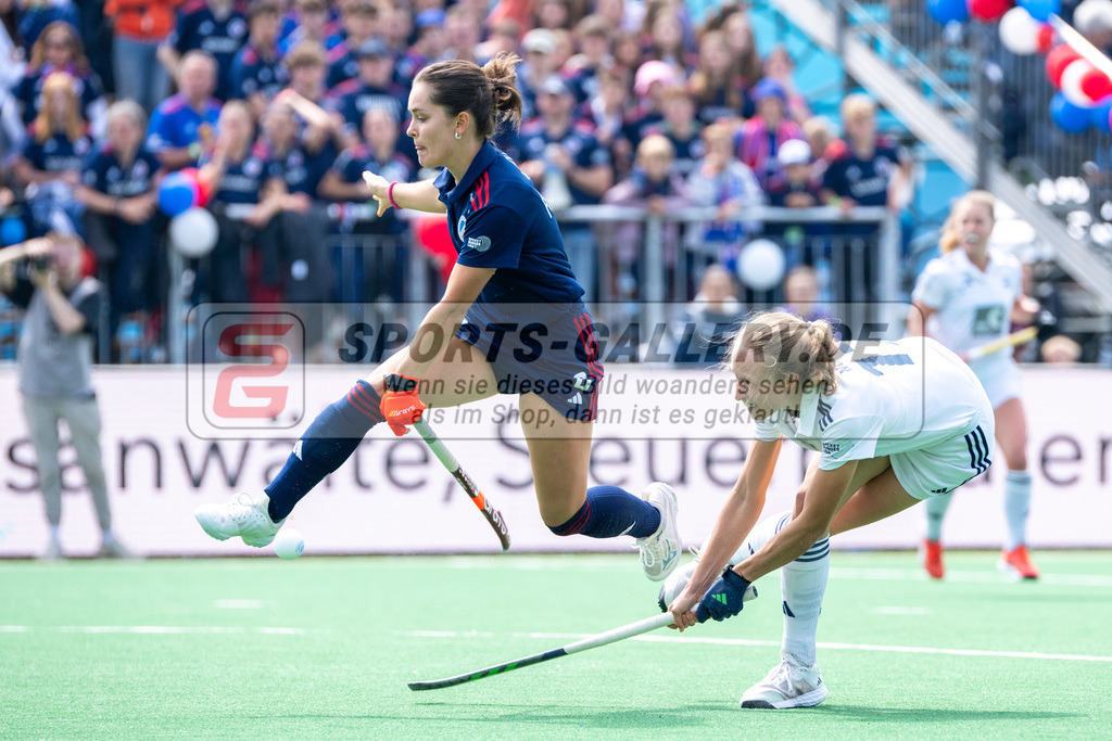 Final4_20240519-1225-0011 | Bonn, Deutschland, 19.05.2024: Lisa Nolte (Duesseldorfer HC), Lucia Jimenez Vicenter (Mannheimer HC) in Aktion waehrend des Spiels der Deutsche Feldhockey-Meisterschaften 2024 zwischen Final 4 Damen Finale Düsseldorfer HC - Mannheimer HC im Bonner THV am 19.05.2024 in Bonn, Deutschland. (Foto von Stephan Fehrmann)

Bonn, Germany, 19.05.2024: Lisa Nolte (Duesseldorfer HC), Lucia Jimenez Vicenter (Mannheimer HC) in action during the game of Deutsche Feldhockey-Meisterschaften 2024 between Final 4 Damen Finale Düsseldorfer HC - Mannheimer HC in Bonner THV at 19.05.2024 in Bonn, Deutschland. (Foto from Stephan Fehrmann)
