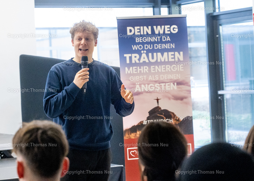 DSC_5888 | Karl-Kübel-Schule: Projektwoche im Beruflichen Gymnasium, Mutmacher-Workshops der Hopp-Stiftung, hier Motivator Max, ,, Bild: Thomas Neu