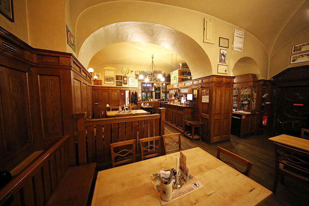 Foto: Leipzig - Gosenschenke Ohne Bedenken | Das Team hinter BILDLEXIKON LEIPZIG bündelt historische wie aktuelle Informationen über die Stadt Leipzig in Text und Bild auf einer Plattform und stellt diese der interessierten Öffentlichkeit zur Verfügung.