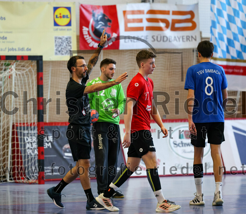 2022-12-17_073_SV_Anzing_gegen_TSV_Simbach | Anzing, Deutschland, 17.12.2022:
Handball, Bayernliga männliche A-Jugend 2022 / 2023, 9. Spieltag, SV Anzing gegen TSV Simbach, Endergebnis: 39:30

Sebastian Felber (SV Anzing, #17), Adrian Barbet (TSV Simbach, #8)

Foto: Christian Riedel / fotografie-riedel.net