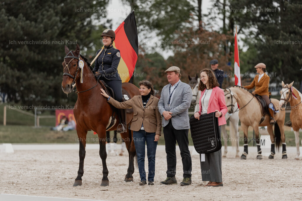 WE_DR_Stoib_siegerehrung_PI2025_655 | Pferd International München 2025