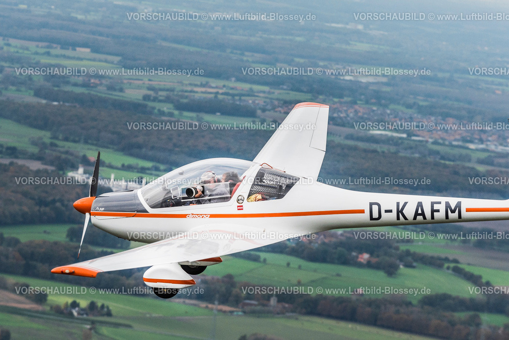 Pilot Hans Blossey  1 Foto Peter von Felbert   2 | Sauerlandbuch  Piot Hans Blossey fotografiert von Peter von Felbert   mit Autorennennung honorarfrei