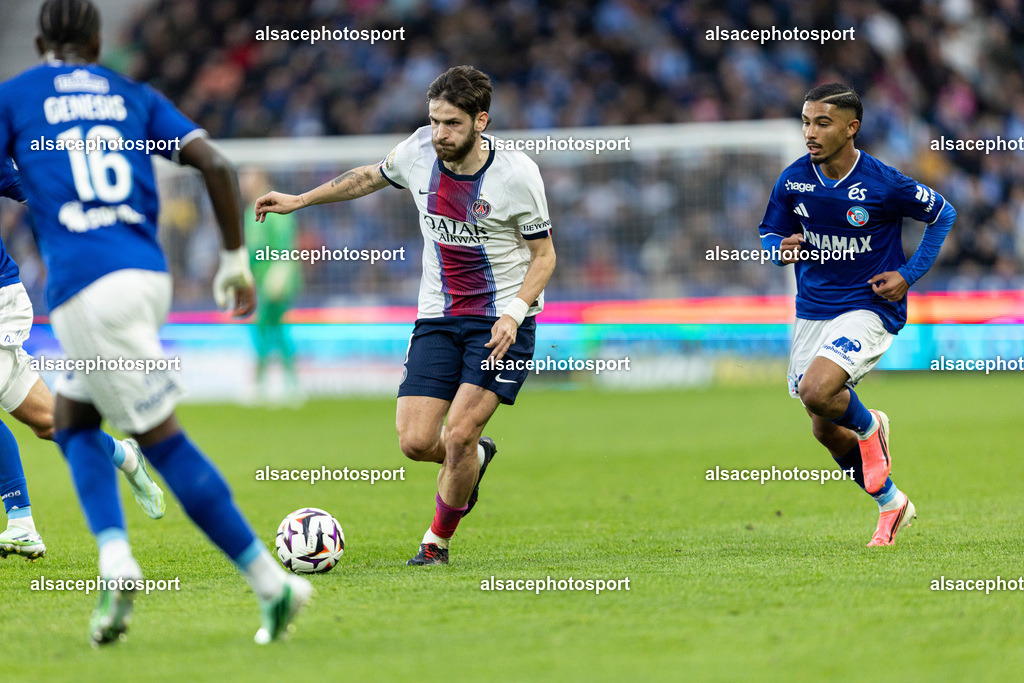 9L6A0224 | Khvicha Kvaratskhelia #7 (PSG) et Gessime Yassine #80 (RCSA) - Realisiert mit Pictrs.com