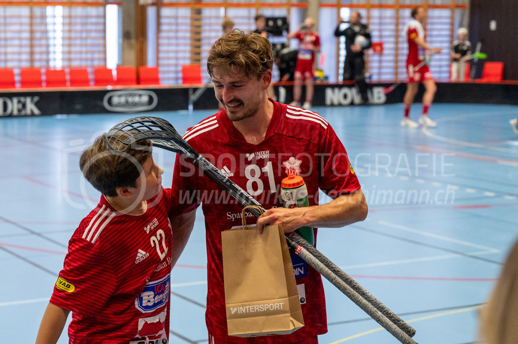 Strängnäs IBK vs Höllvikens IBF - 30. September 2023 | Strängnäs IBK vs Höllvikens IBF
Thomas Arena, Strängnäs
Best Player Tim Aeschmann (#81 Strängnäs IBK).
Bild: Sportfotografie Markus Aeschimann | www.markus-aeschimann.ch - Realisiert mit Pictrs.com